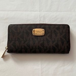 Brown Michael Kors Jet Set Wallet